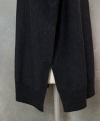 スリット部分（グレー）