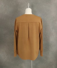 UV冷感ポンチプルオーバー後ろ(キャメル）