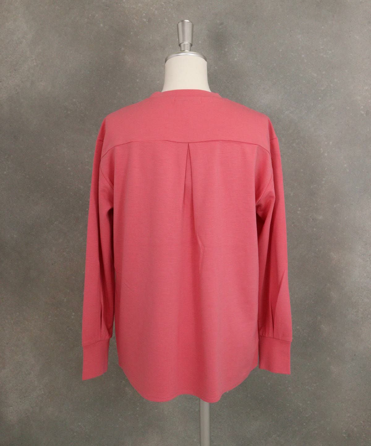 UV冷感ポンチプルオーバー後ろ(ピンク）