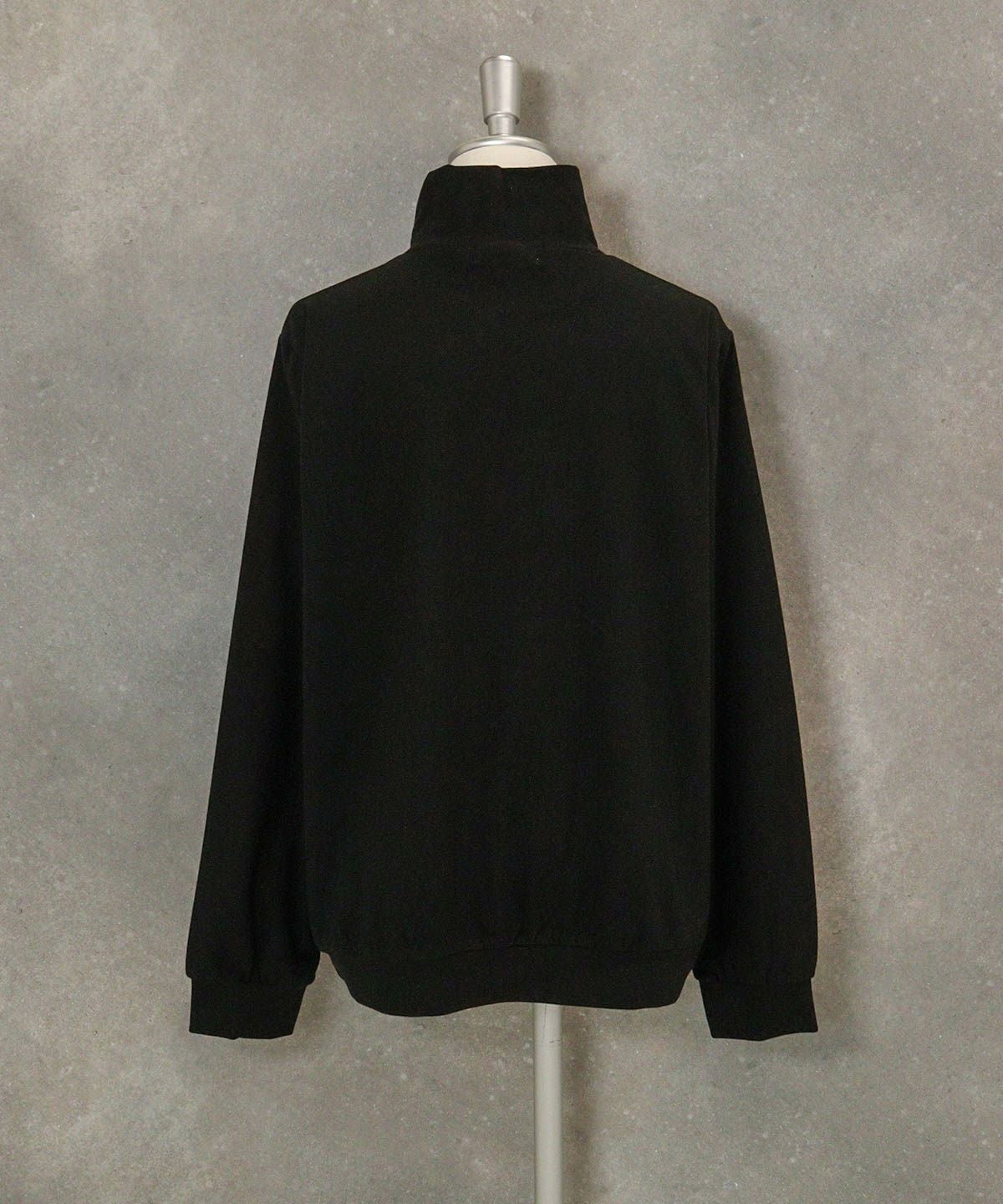 ドットロゴ起毛プルオーバー(ブラック)後ろ