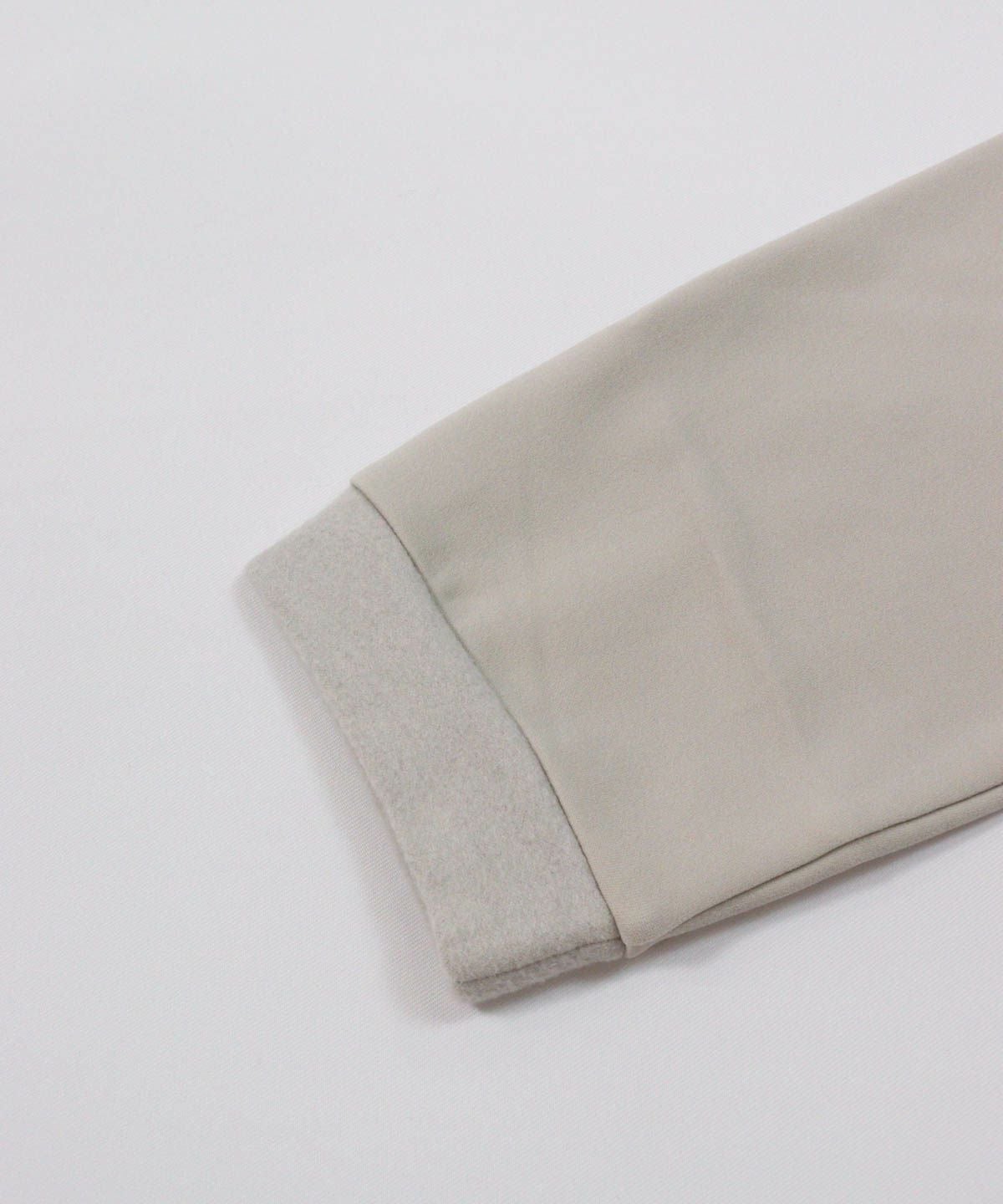 袖口部分（ライトグレー）
