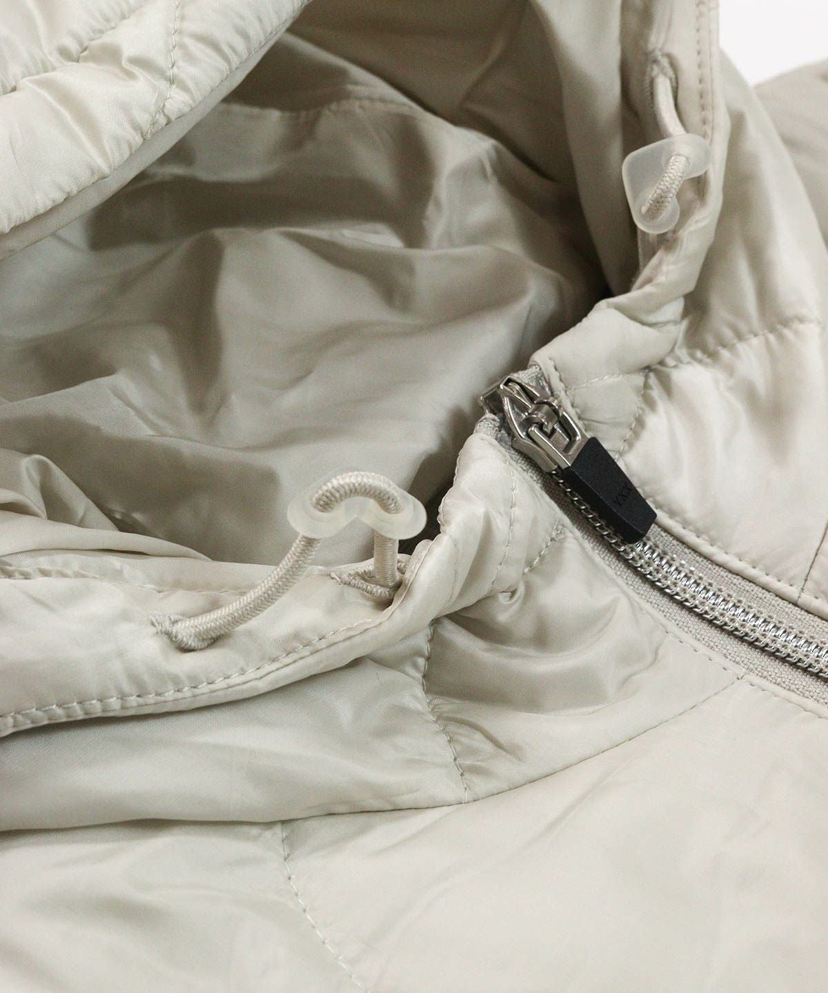 首元(ライトグレー)