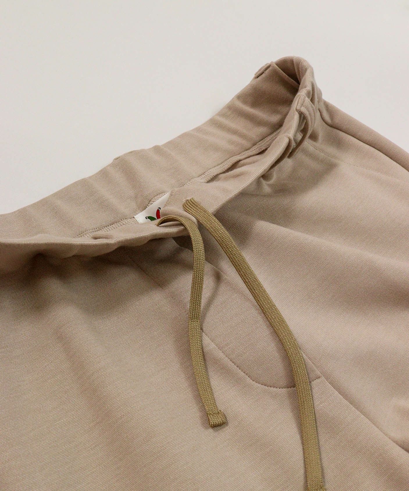 ウエスト部分アップ(ベージュ)