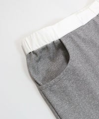 ポケット部分（グレー）