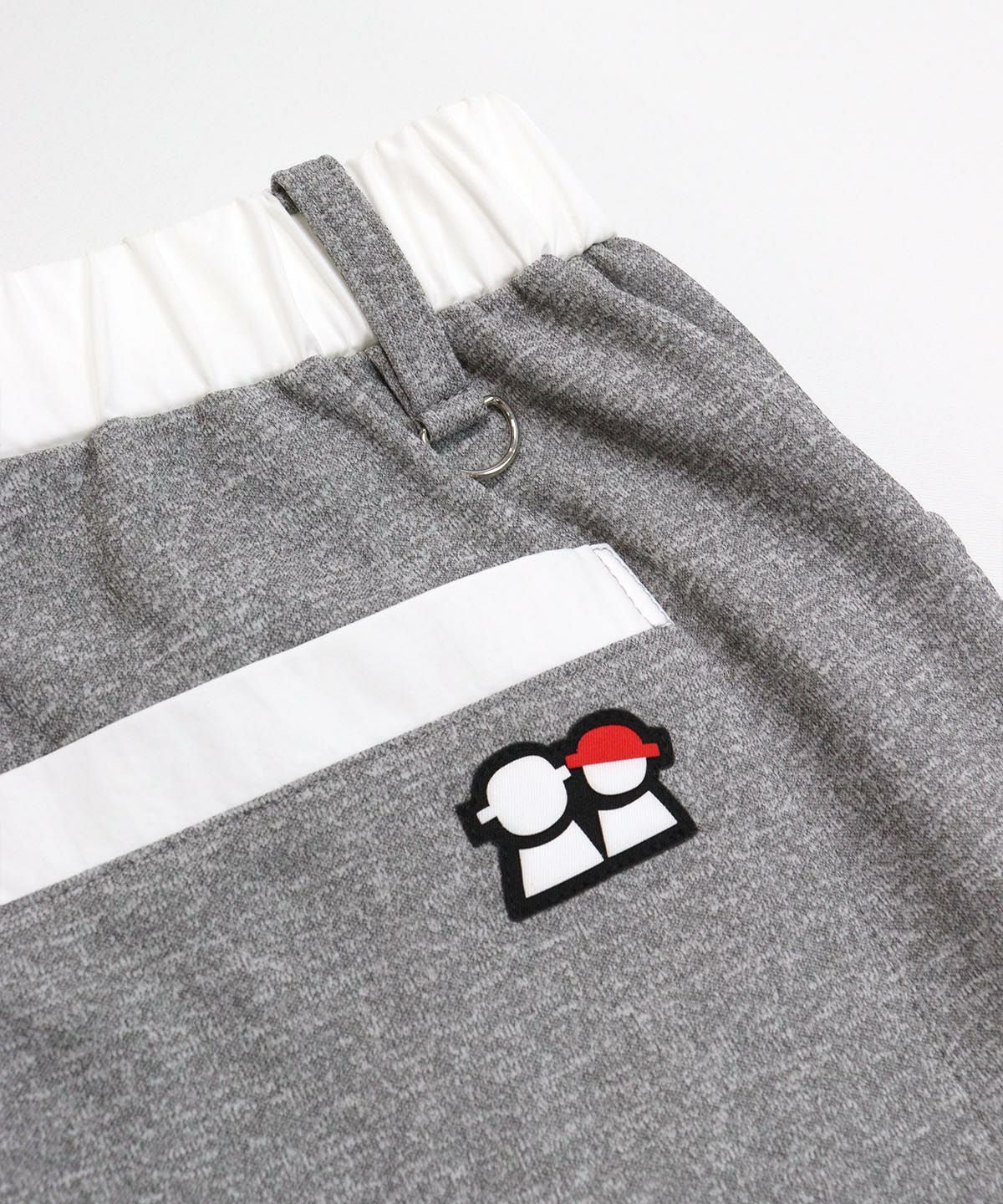 ポケットデザイン部分（グレー）