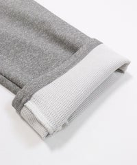 裾内側部分（グレー）