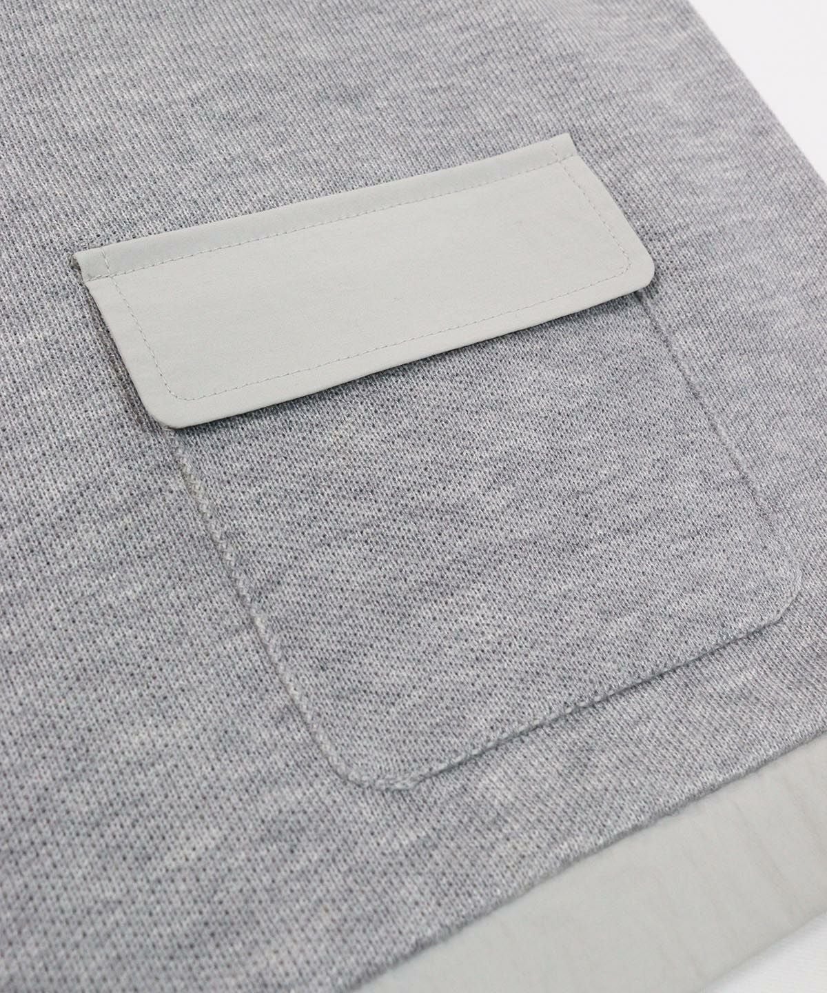 ポケット部分（ライトグレー）
