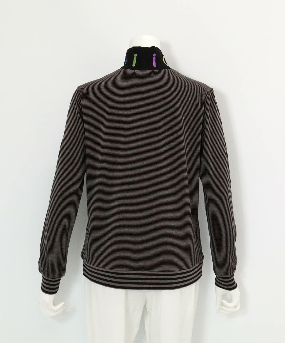 吸湿発熱ボーダー切替プルオーバー(ダークグレー)後ろ