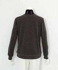 吸湿発熱ボーダー切替プルオーバー(ダークグレー)後ろ