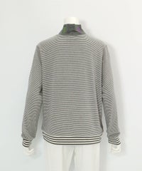 吸湿発熱ボーダー切替プルオーバー(グレー)後ろ