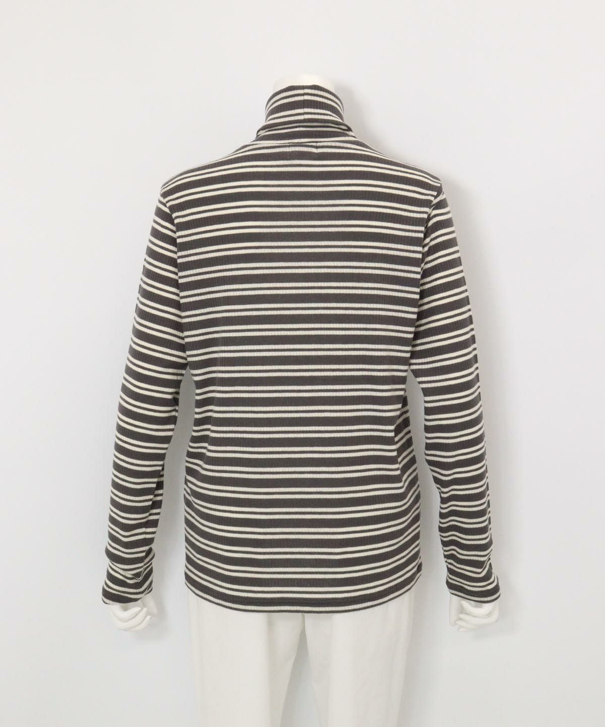 フライスボーダーハイネックプルオーバー後（グレー）