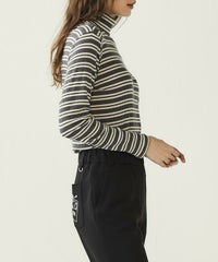 モデル着用画像（グレー）