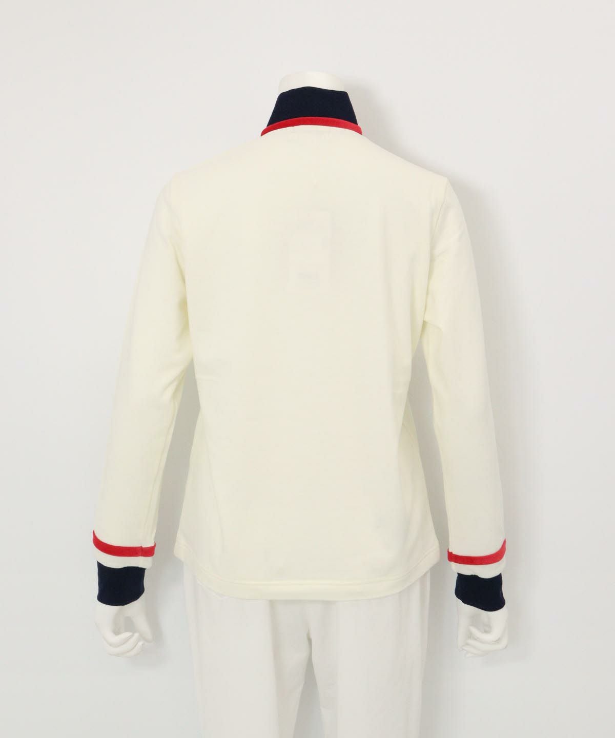 ベロアライン保温起毛プルオーバー後（ホワイト）