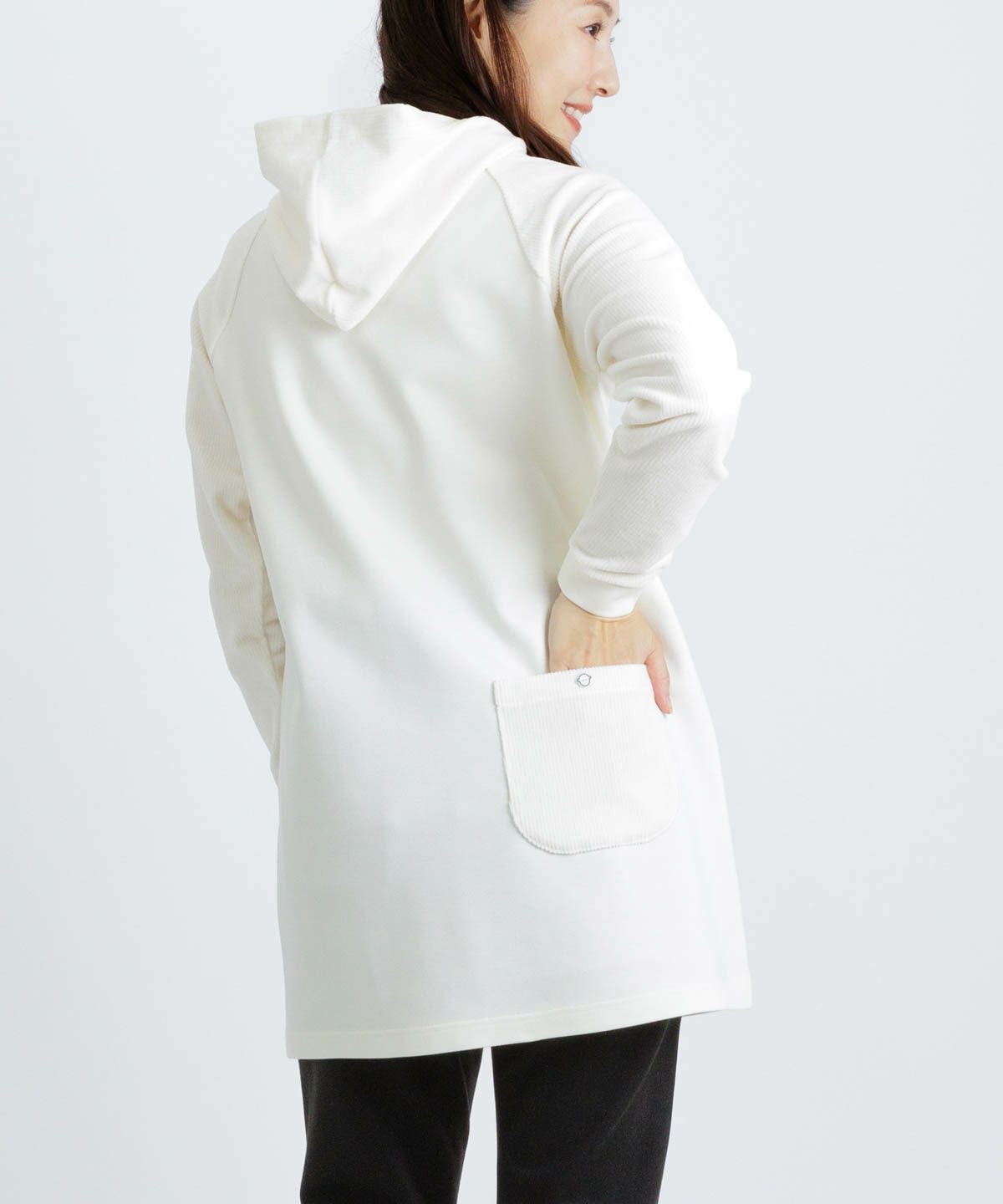 モデル着用画像(ホワイト)