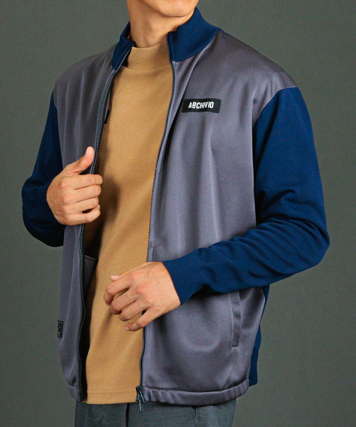 モデル着用画像（グレー）