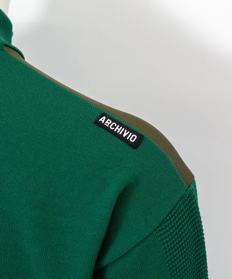 肩ロゴタグ部分（グリーン）