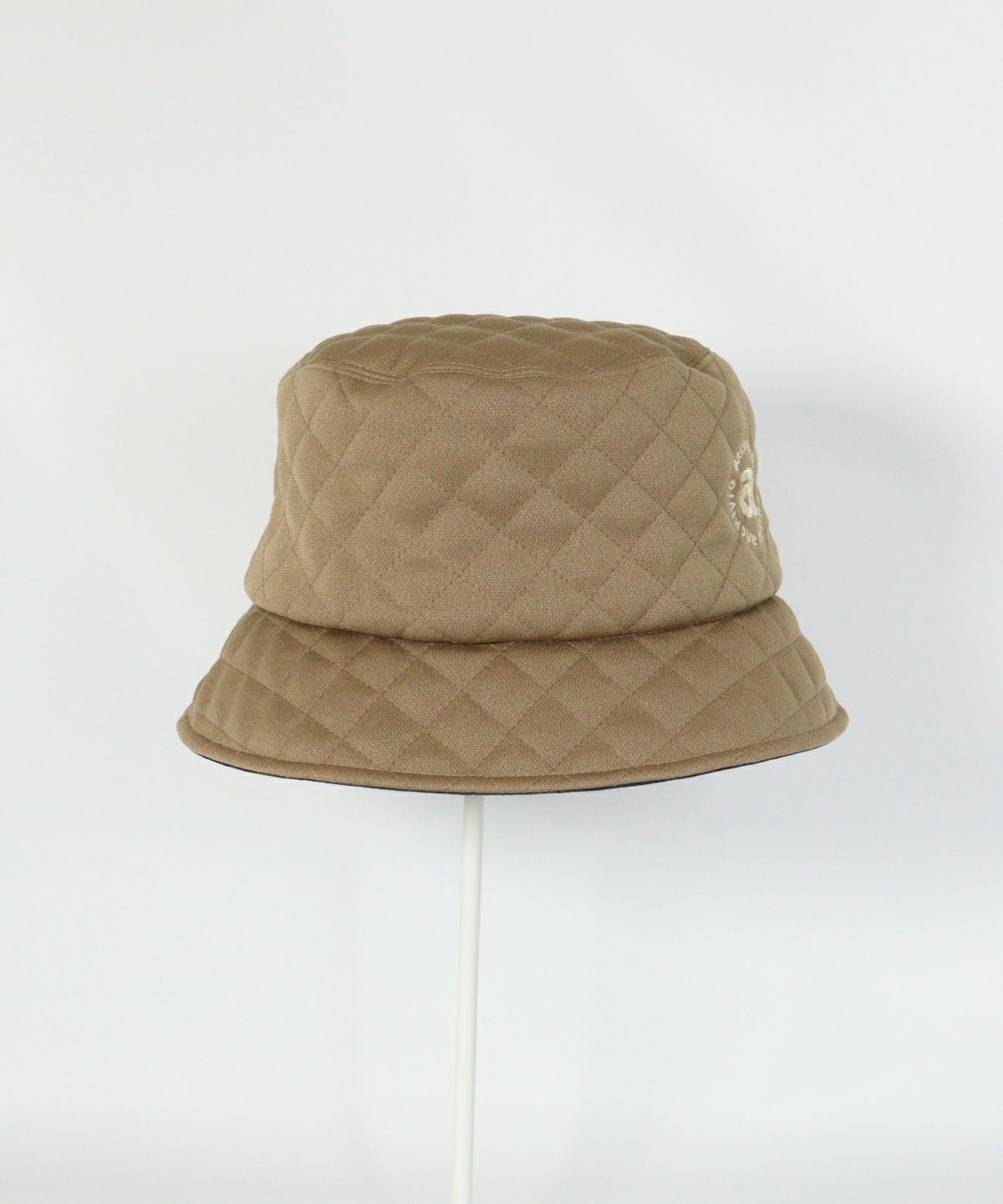リバーシブルキルトハット前（ベージュ）