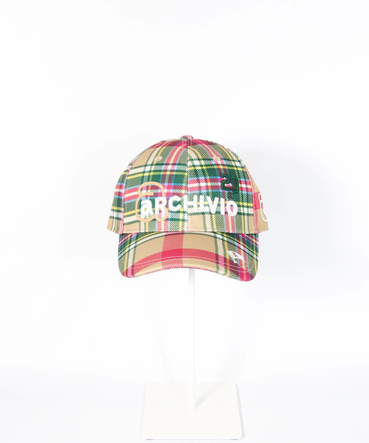 立体ロゴ刺繍キャップ正面（ベージュ）