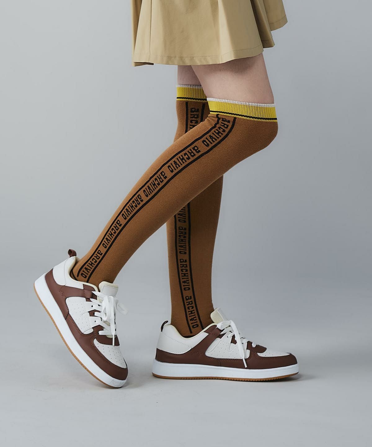 モデル着用画像（キャメル）