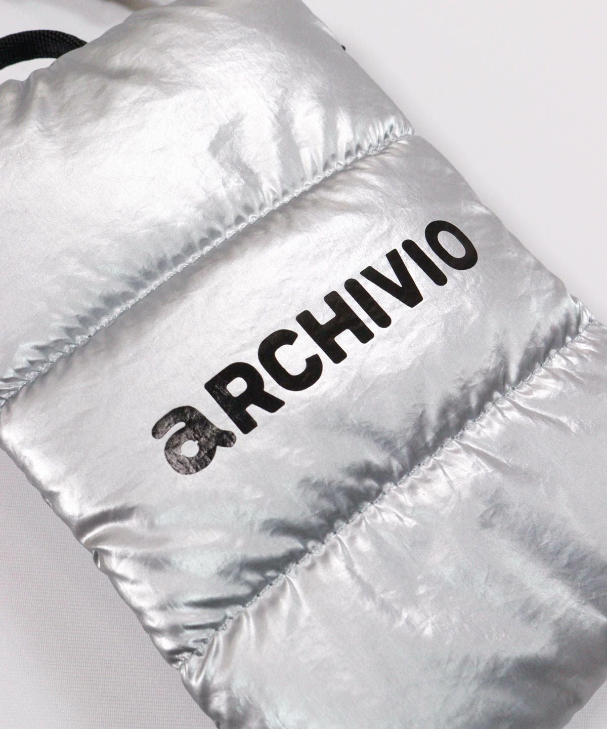 ロゴデザイン部分（ライトグレー）