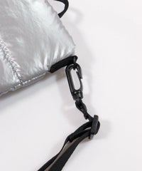 ショルダーストラップ取付部分（ライトグレー）