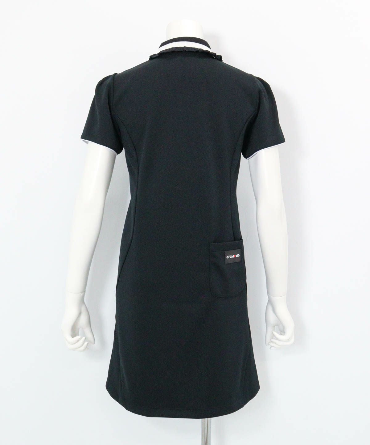  リブフリル襟ジップワンピース後（ブラック）