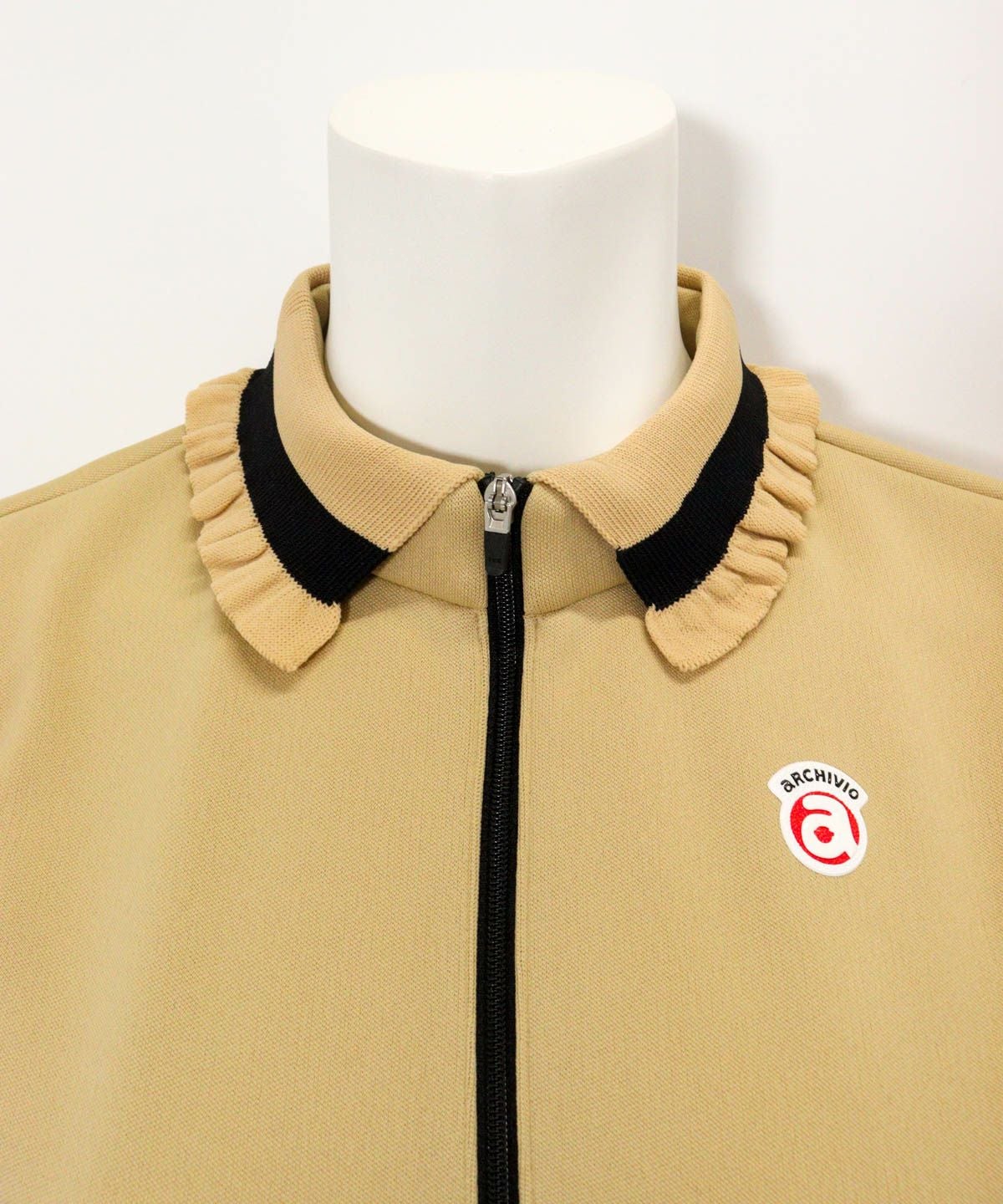 襟元部分（ベージュ）