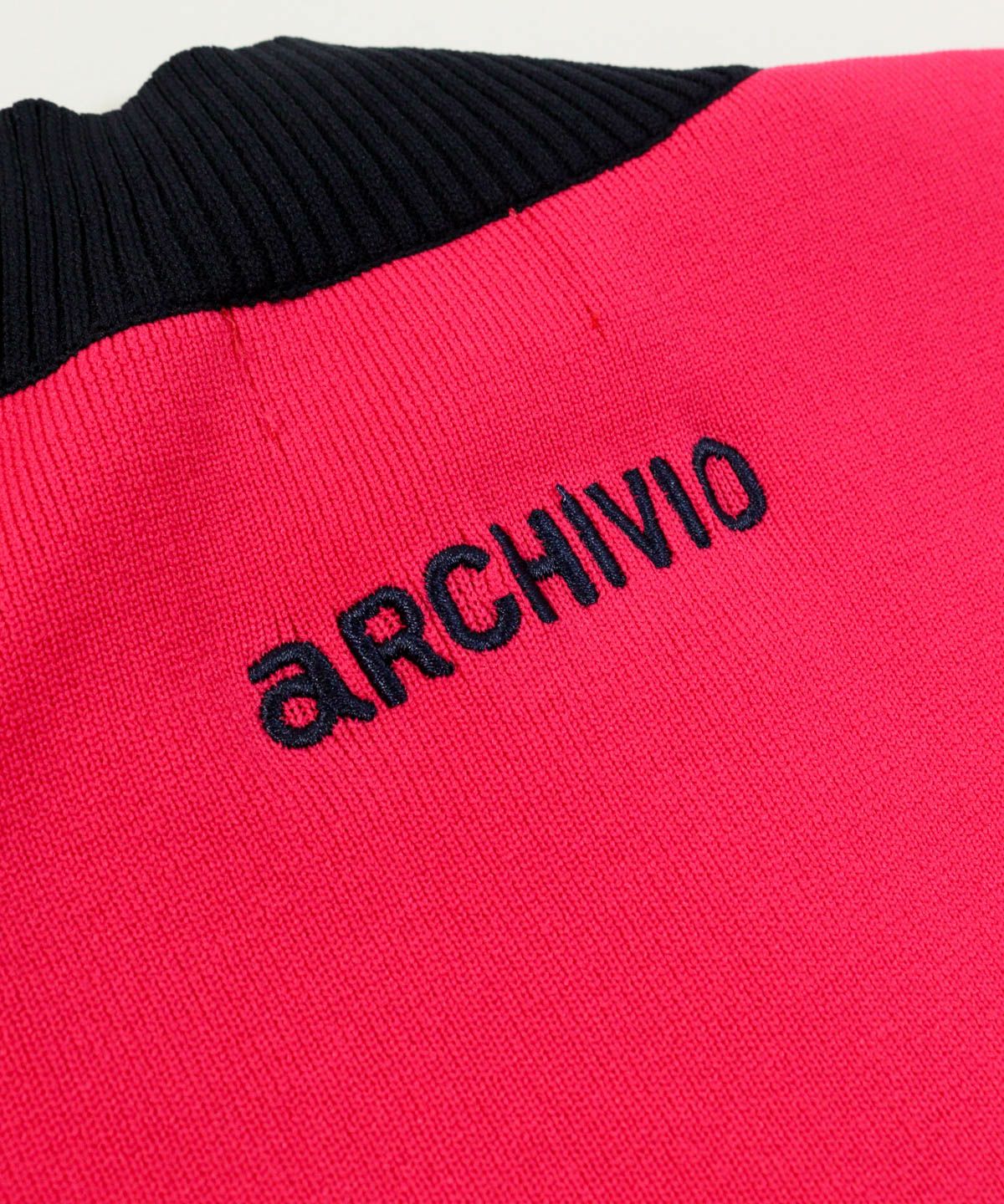 背中ロゴデザイン部分（ピンク）