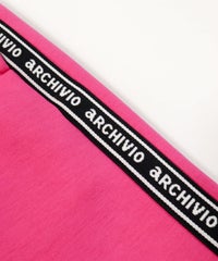 ロゴデザイン部分（ピンク）