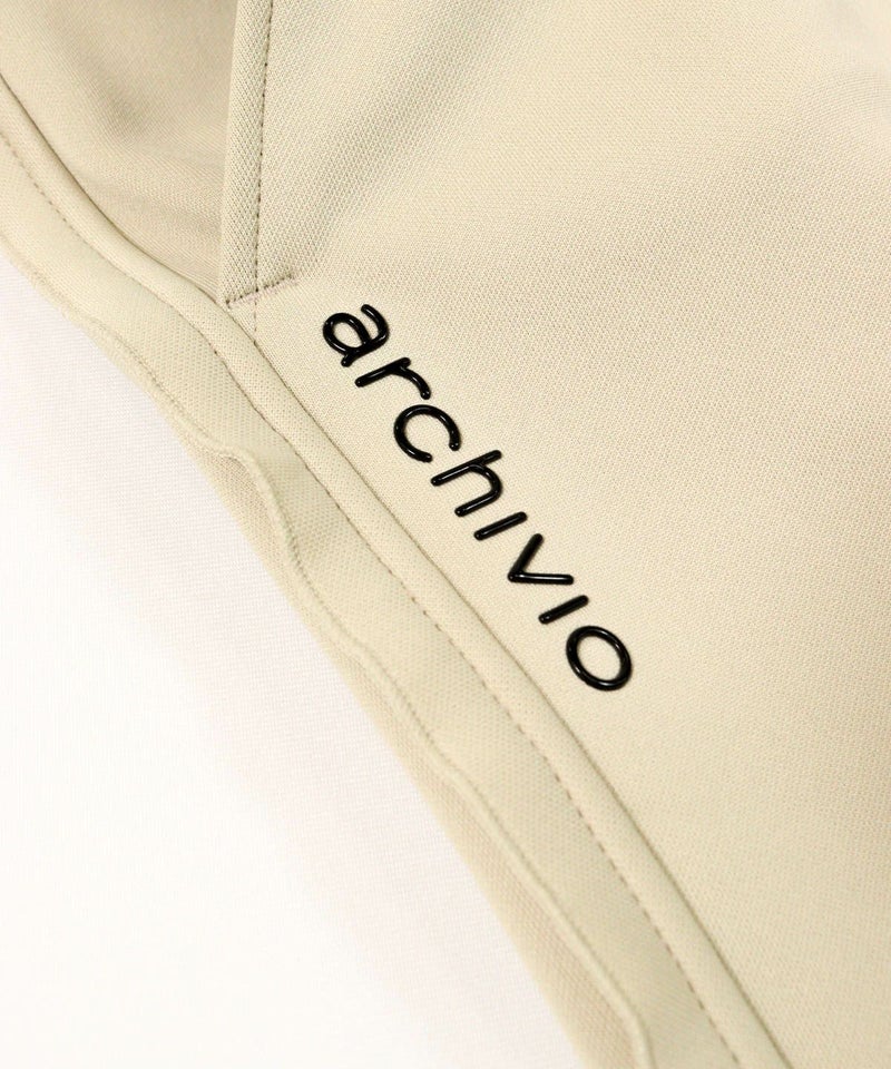 ロゴデザイン部分（ベージュ）