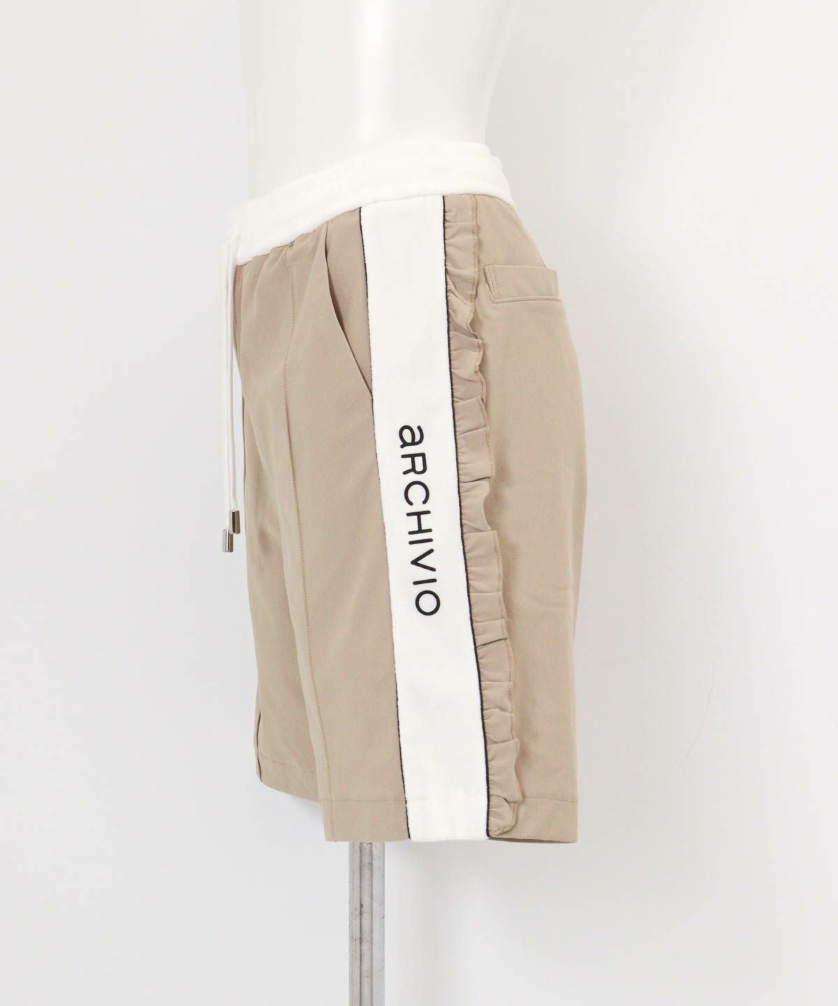 綿ベロアラインUVハーフパンツ横（ベージュ）