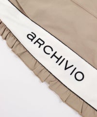 ロゴデザイン部分（ベージュ）