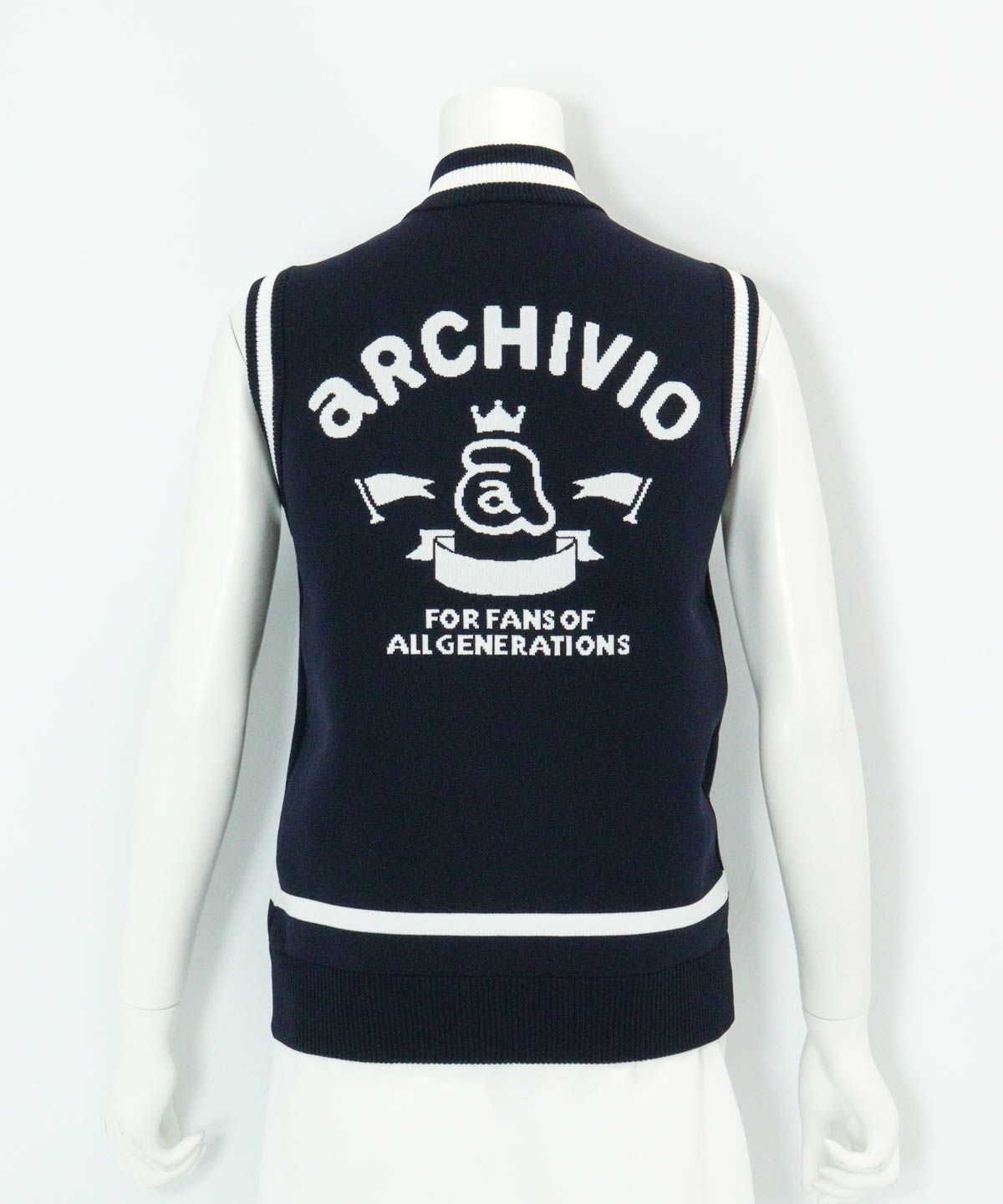 ジップアップジャガードニットベスト後（ネイビー）