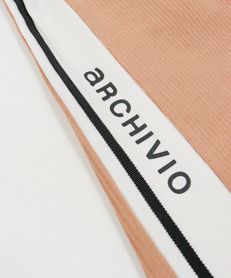 ロゴデザイン部分（ベージュ）