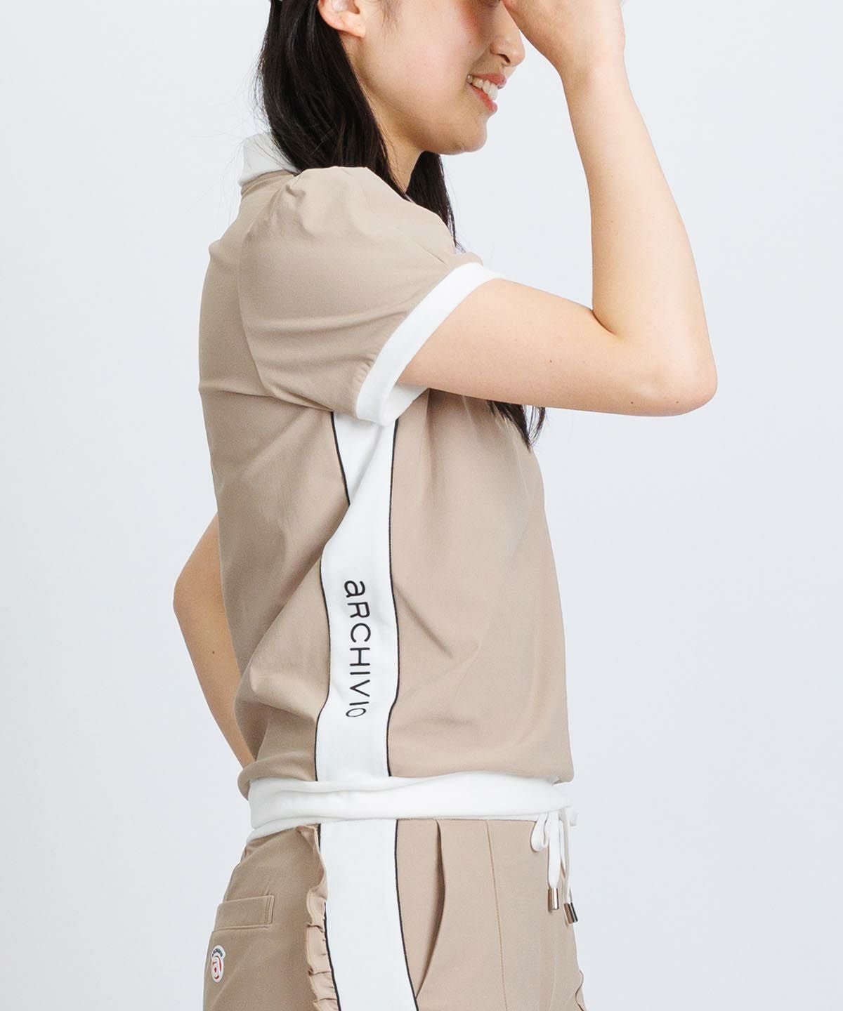 モデル着用画像（ベージュ）