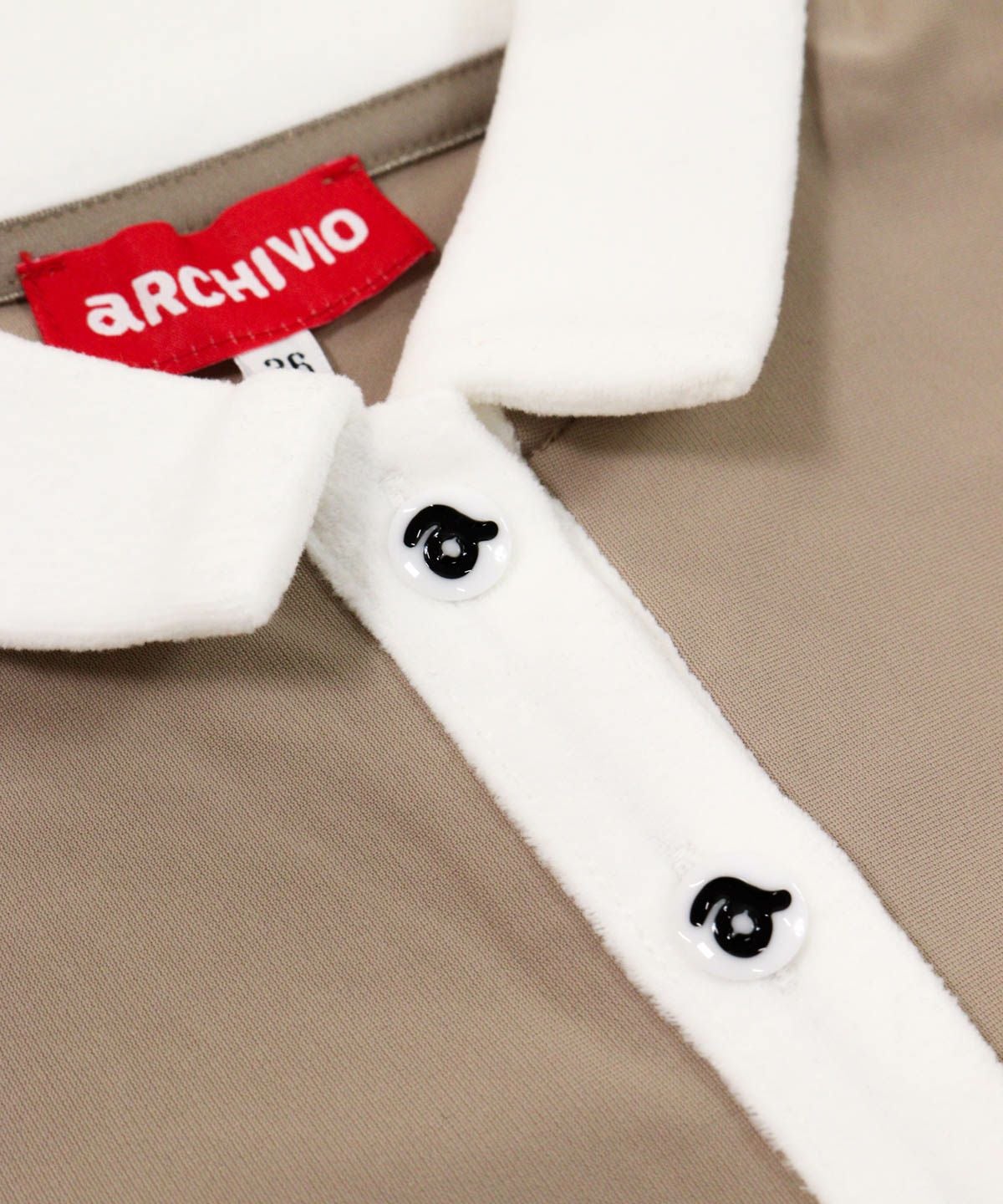 ボタン部分（ベージュ）