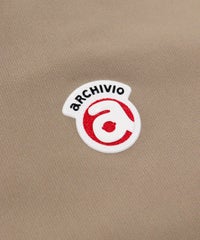 ロゴデザイン部分（ベージュ）