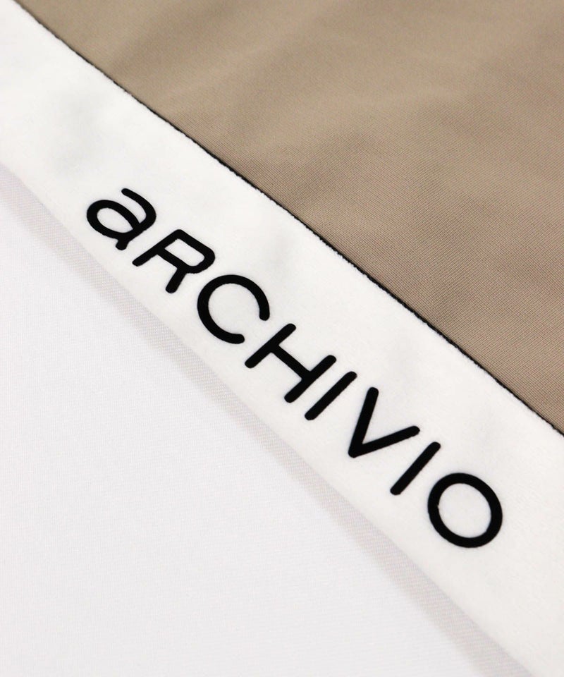 ロゴデザイン部分（ベージュ）