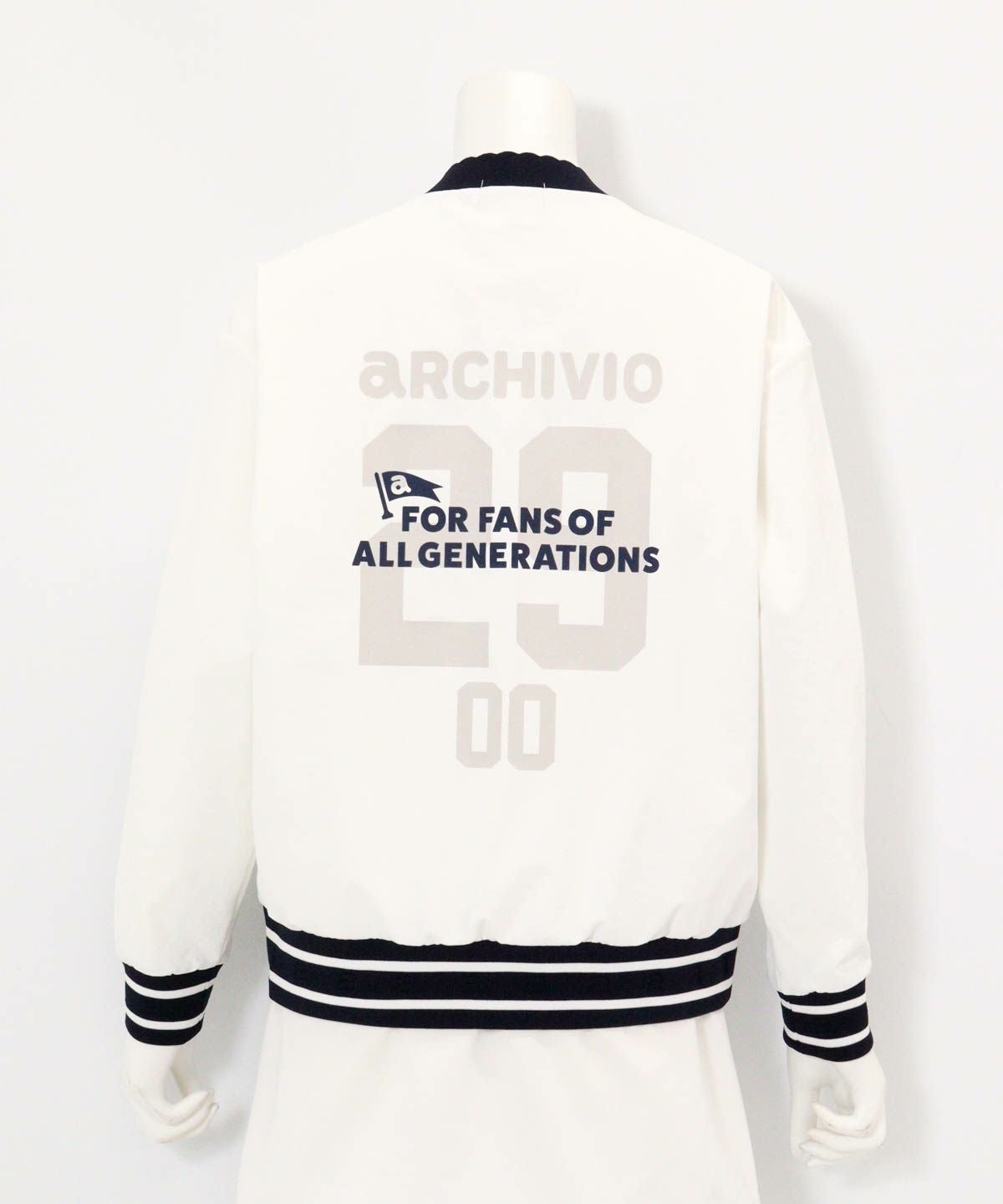 ポーチ付カレッジ風プルオーバー後(ホワイト)