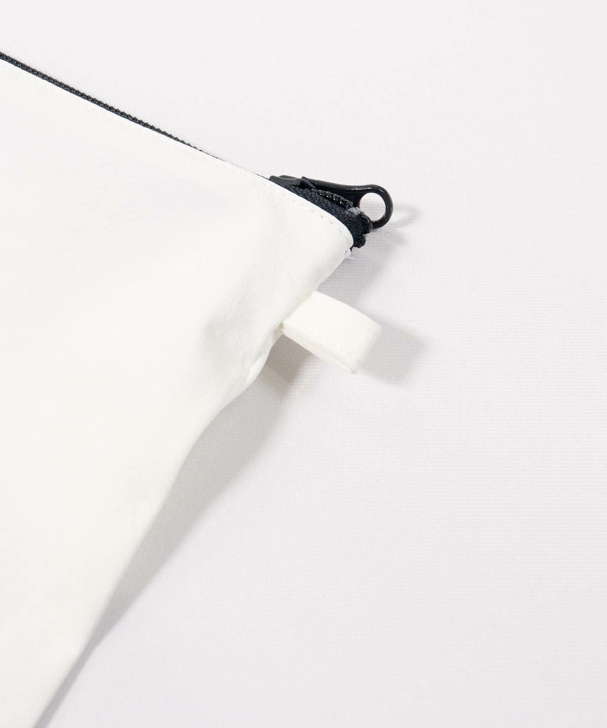 ポーチファスナー部分（ホワイト）