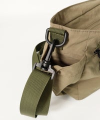 ショルダーストラップ取付部分（カーキ）