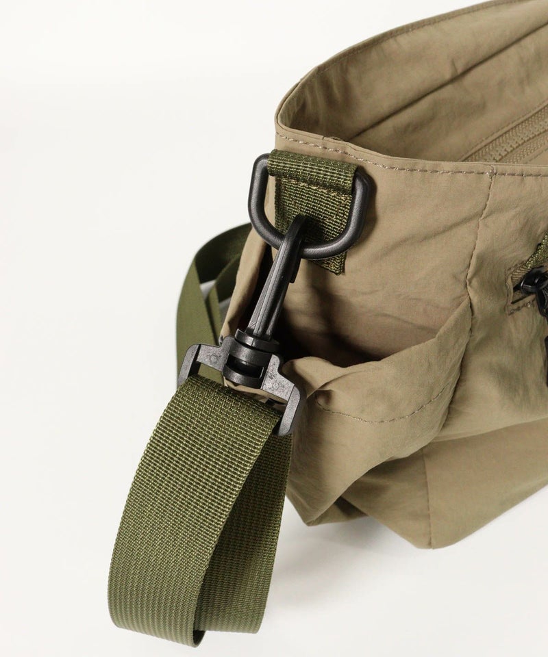 ショルダーストラップ取付部分（カーキ）