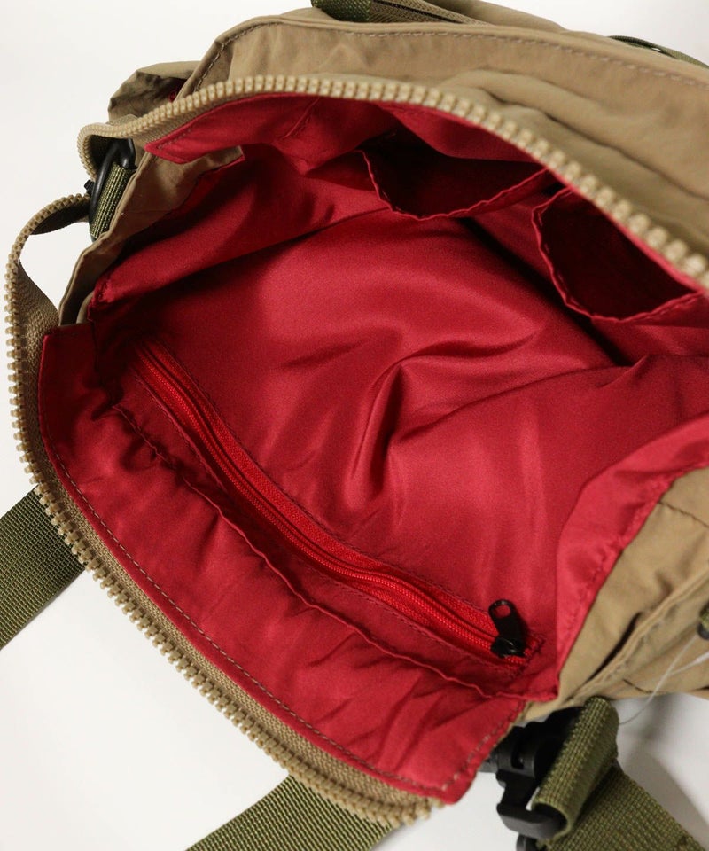 デザイン部分（カーキ）