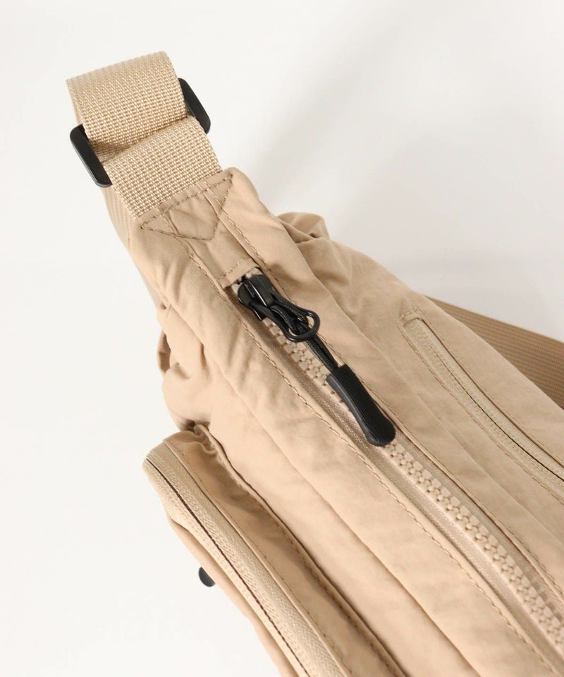 上ファスナー部分（ベージュ）