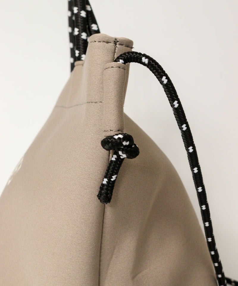 ストラップ取付部分（グレー）