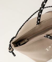 上ファスナー部分（グレー）