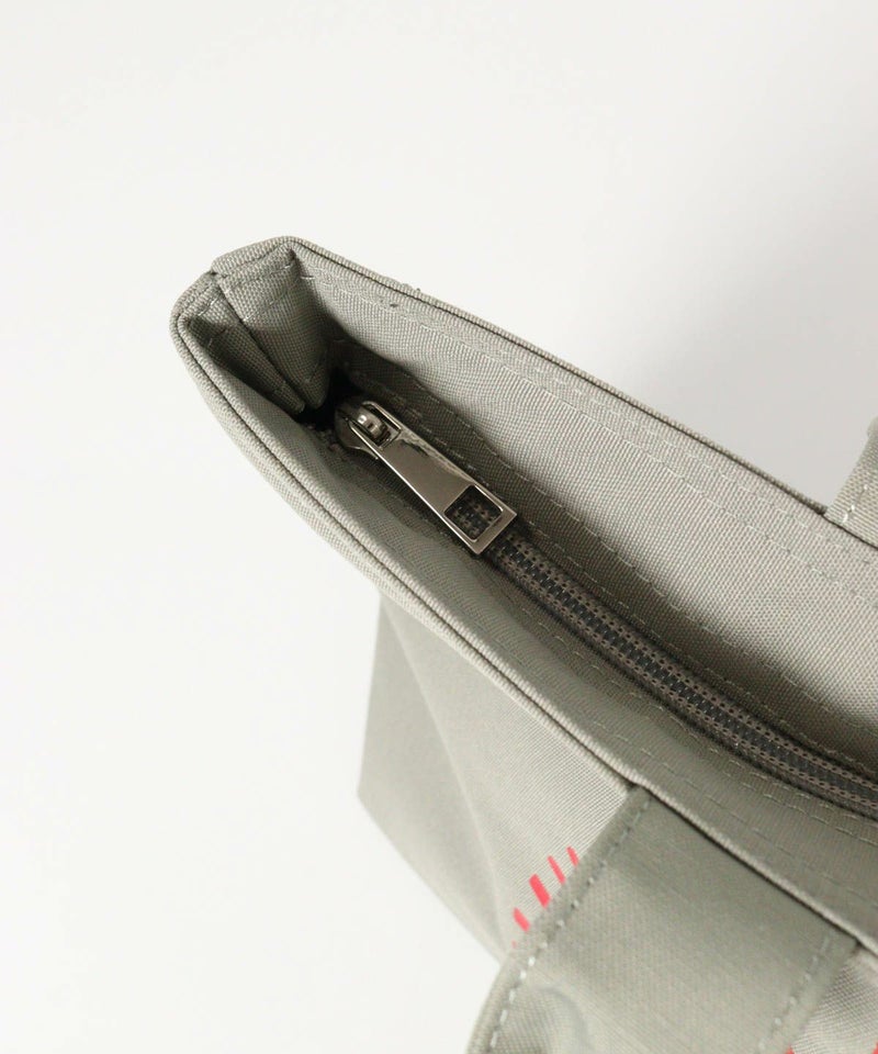 上ファスナー部分（ライトグレー）