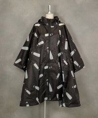 ポンチョ型ピコ柄レインコート（ブラック）