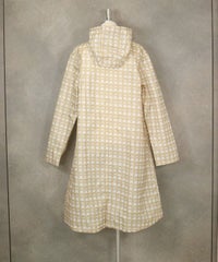  ピコ総柄レインコート後（ベージュ）