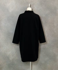 スキッパー襟七分袖冷感ワンピース（ブラック）後ろ